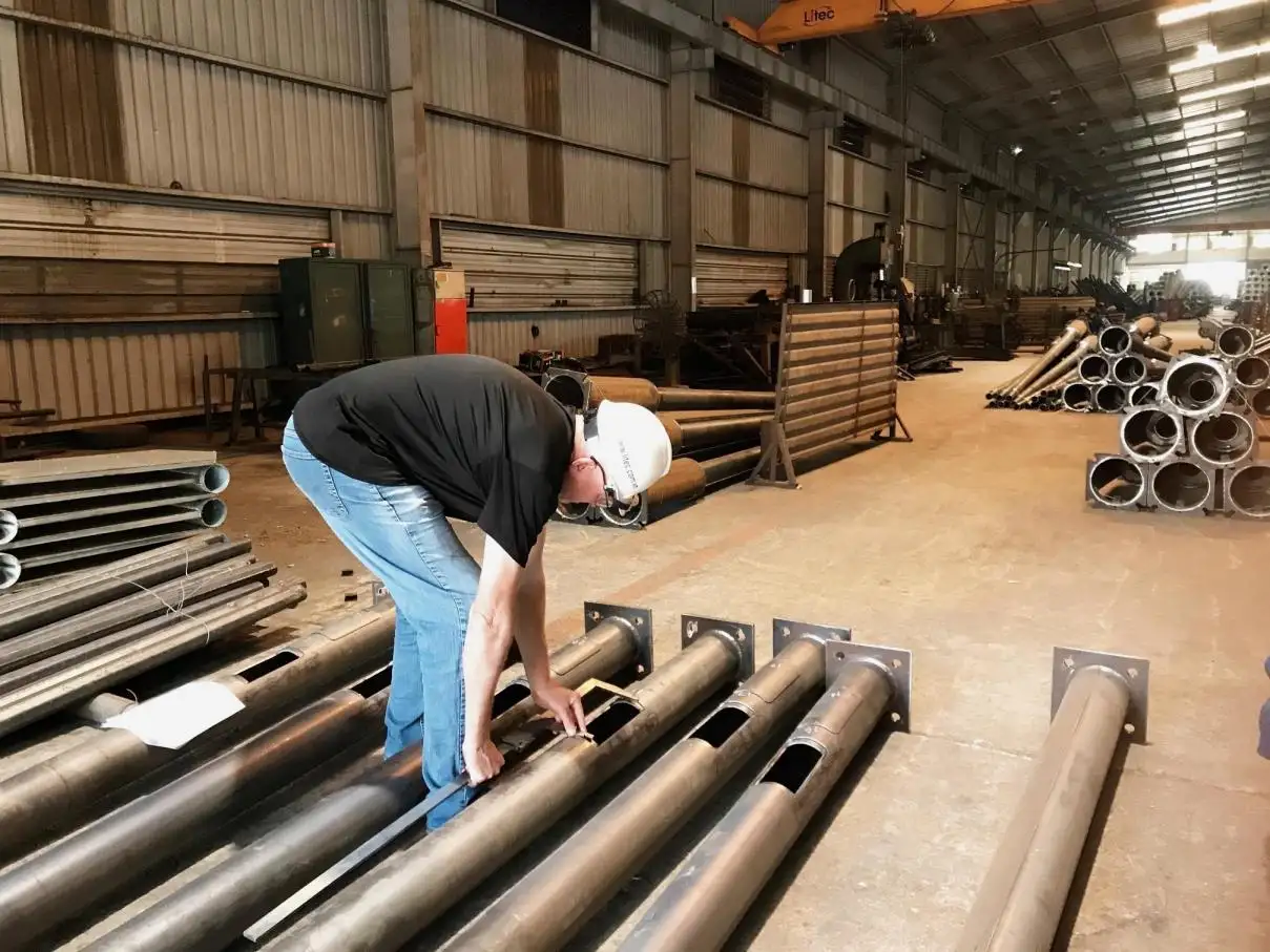 가로등 기둥 굽힘기 공급업체: 내구성 있는 기둥이 어떻게 형성되는지에 대해